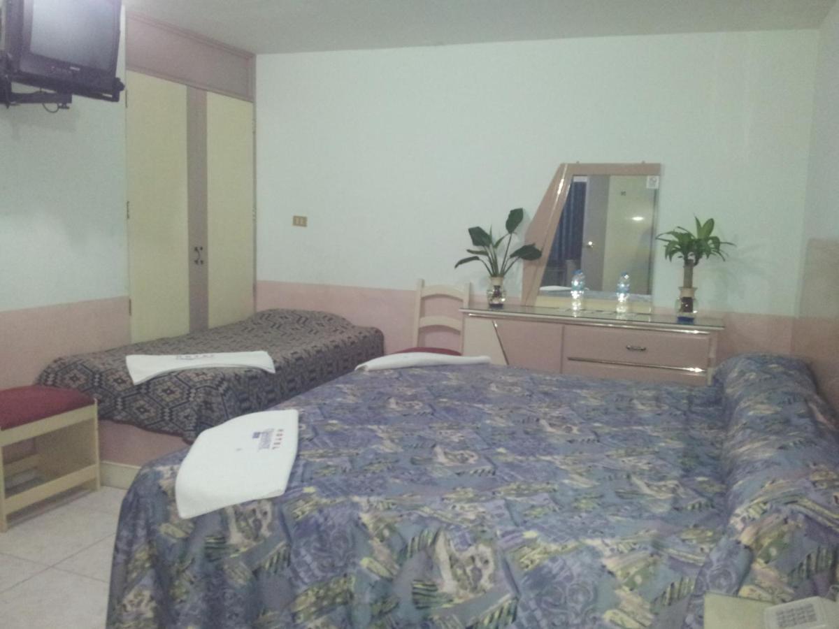 Hotel Diamante Inn Uriangato Exteriör bild